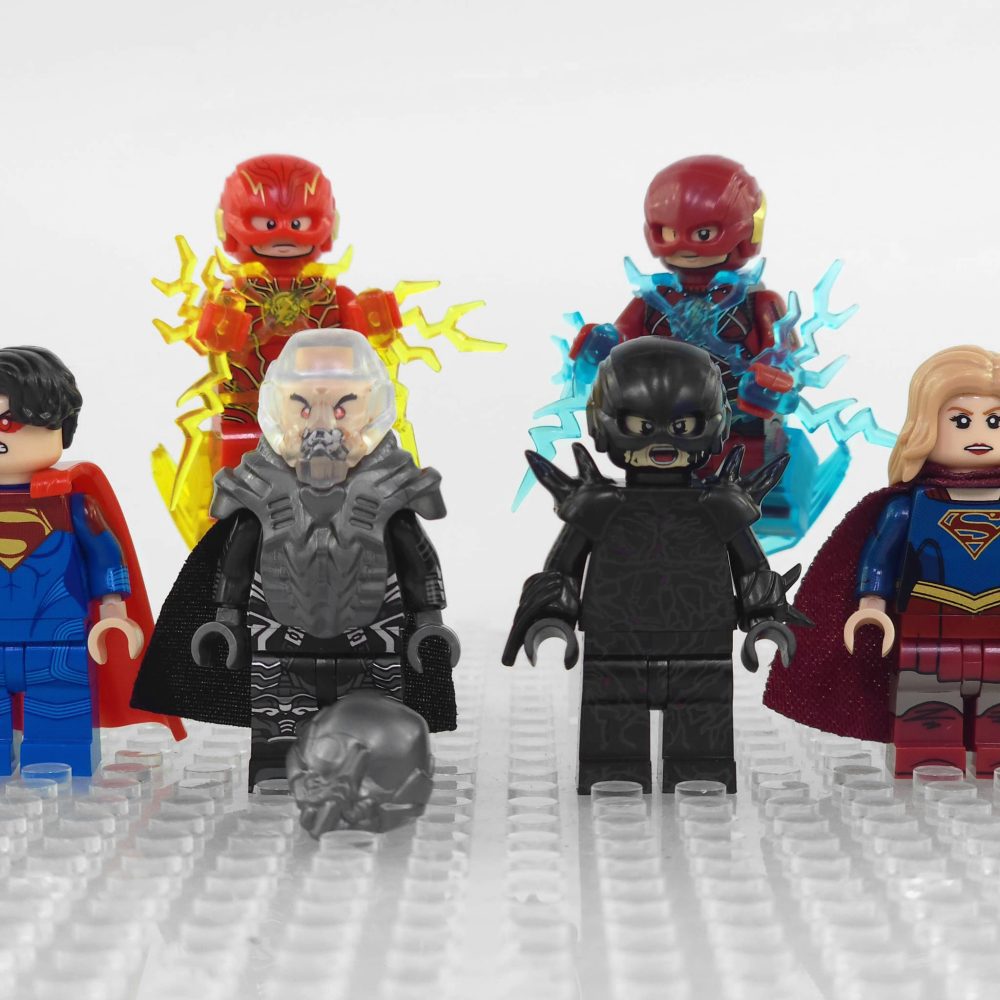 DC Heroes The Flash Supergirl General Zod Minifigure Set 8pcs with Weapons & Accessories - Image 8